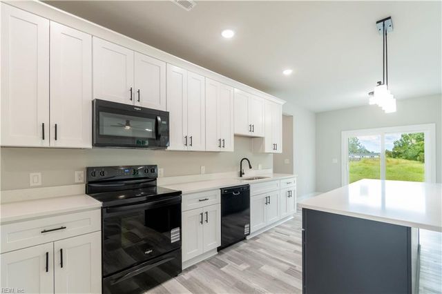 1453 Whittamore RD, Chesapeake, VA 23322