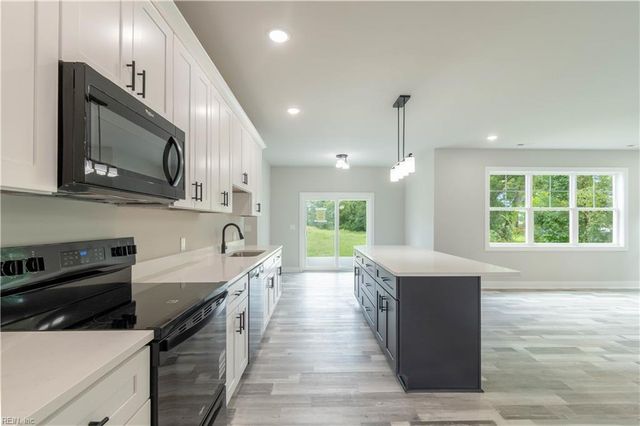 1453 Whittamore RD, Chesapeake, VA 23322