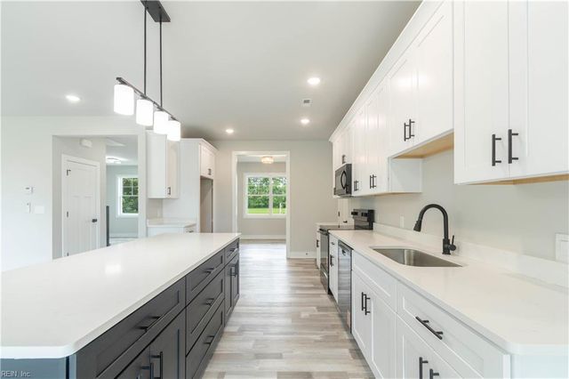 1453 Whittamore RD, Chesapeake, VA 23322