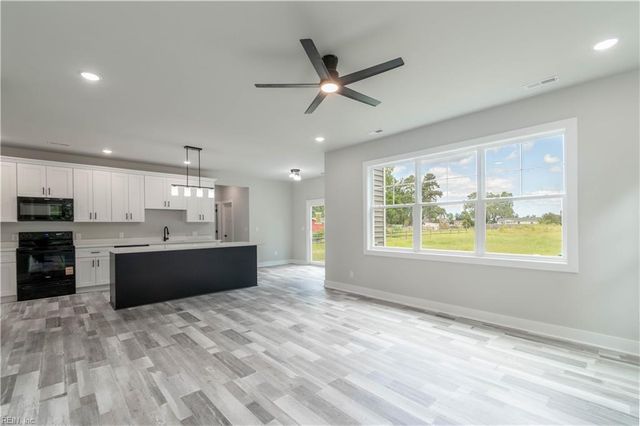 1453 Whittamore RD, Chesapeake, VA 23322