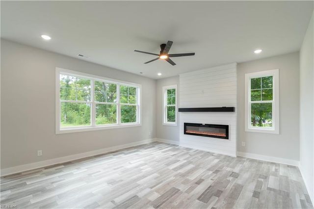 1453 Whittamore RD, Chesapeake, VA 23322