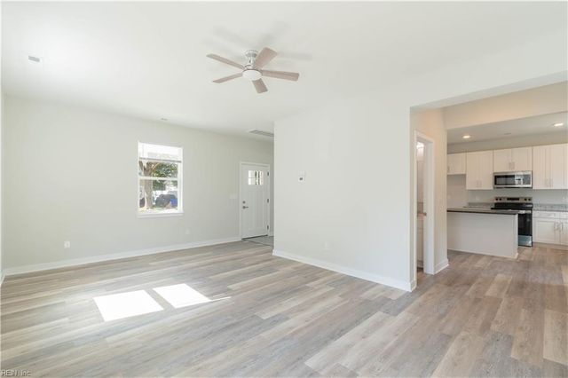 1453 Whittamore RD, Chesapeake, VA 23322