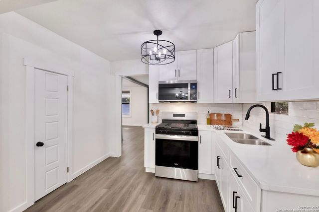 7218 Luna Ct, San Antonio, TX 78211