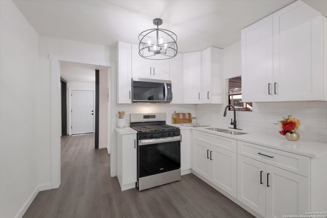 7218 Luna Ct, San Antonio, TX 78211