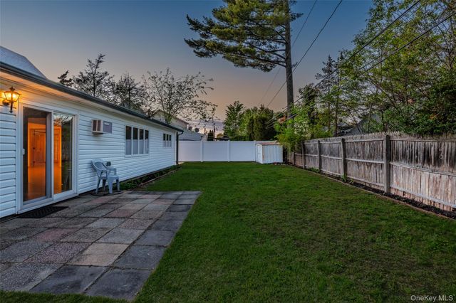 19 Palm Lane, Westbury, NY 11590