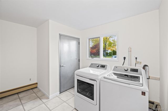 19 Palm Lane, Westbury, NY 11590
