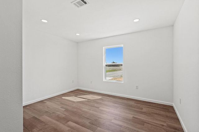 9 Private Road 33084, Sumner, TX 75486