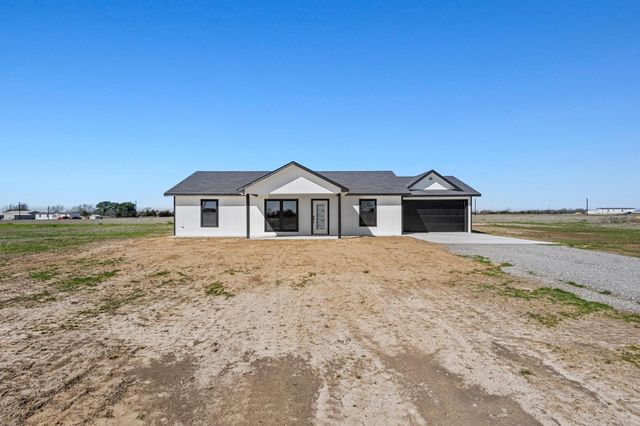 9 Private Road 33084, Sumner, TX 75486