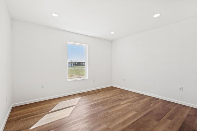 9 Private Road 33084, Sumner, TX 75486