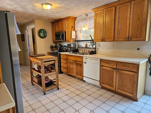 7 Chapman Way, Exeter, NH 03833