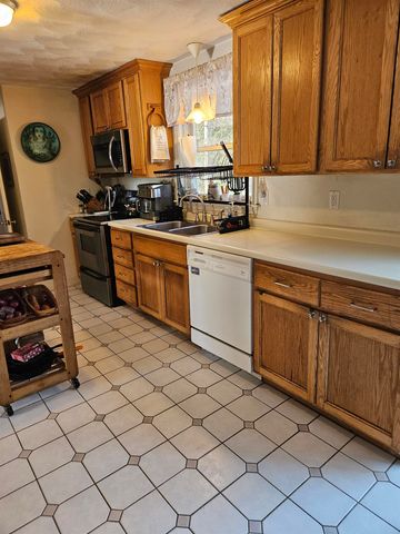 7 Chapman Way, Exeter, NH 03833