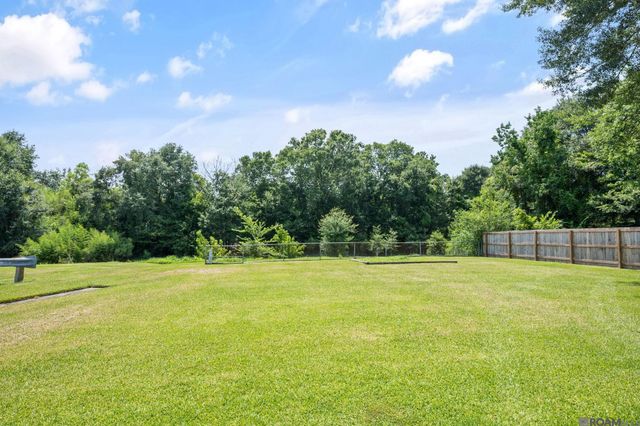10003 E Brookside Dr, Central, LA 70818