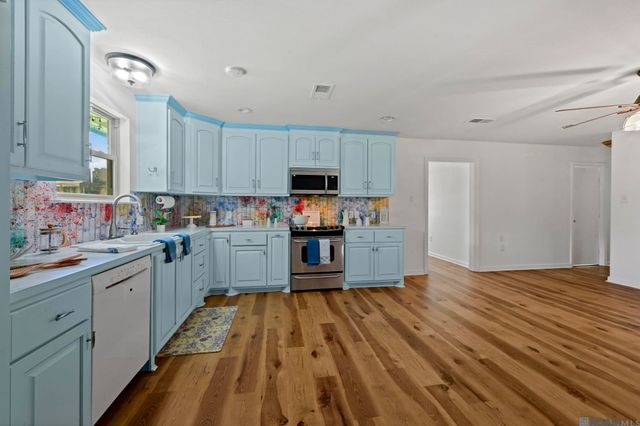10003 E Brookside Dr, Central, LA 70818