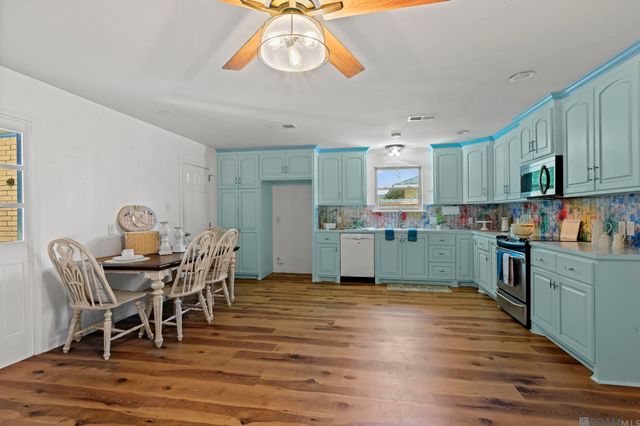 10003 E Brookside Dr, Central, LA 70818