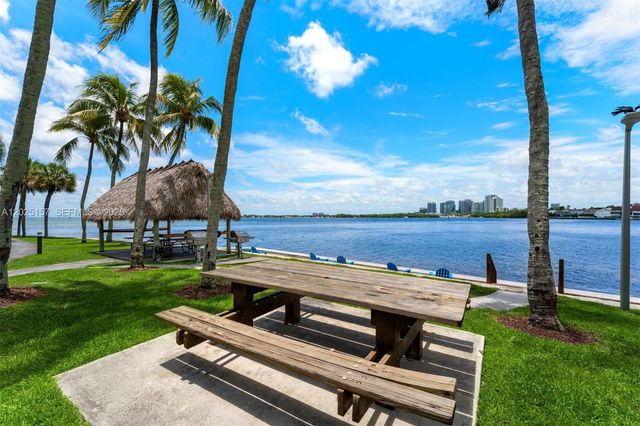 3 Grove Isle Dr C803, Miami, FL 33133