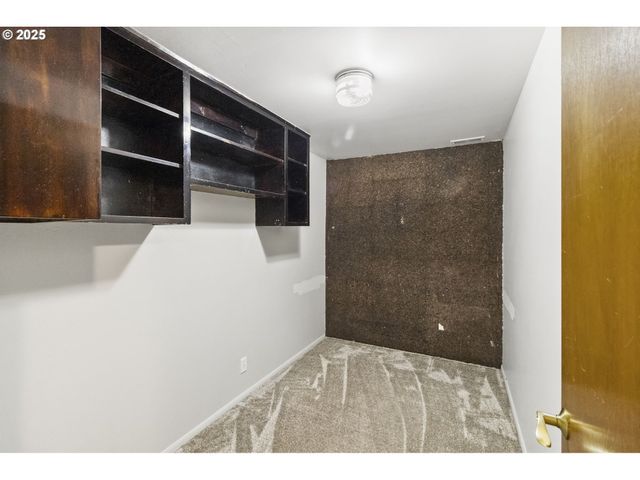 1760 W 34TH Ave, Eugene, OR 97405