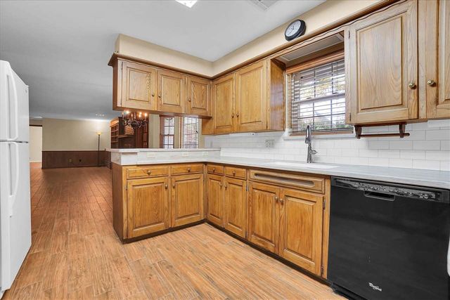 1114 NW Beacontree Dr, Lawton, OK 73505