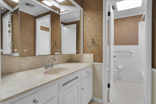 1114 NW Beacontree Dr, Lawton, OK 73505