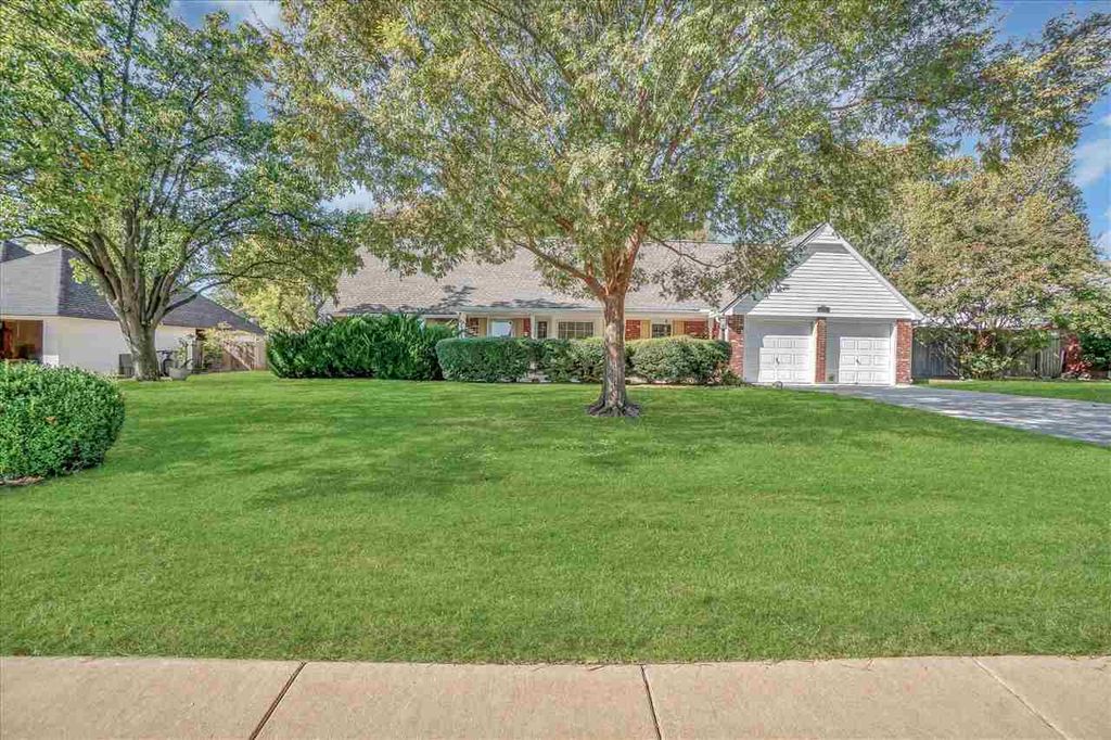 1114 NW Beacontree Dr, Lawton, OK 73505