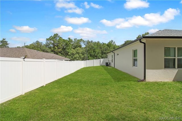 1012 W Geneva Place, Citrus Springs, FL 34434