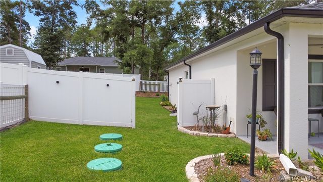 1012 W Geneva Place, Citrus Springs, FL 34434