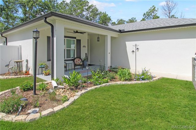 1012 W Geneva Place, Citrus Springs, FL 34434