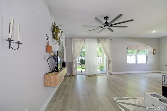 1012 W Geneva Place, Citrus Springs, FL 34434