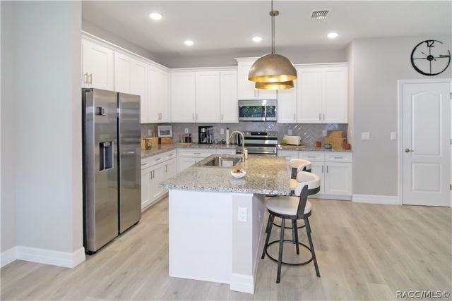 1012 W Geneva Place, Citrus Springs, FL 34434
