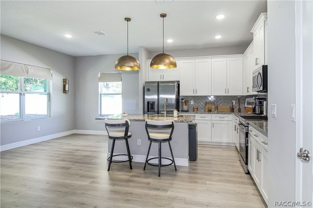 1012 W Geneva Place, Citrus Springs, FL 34434