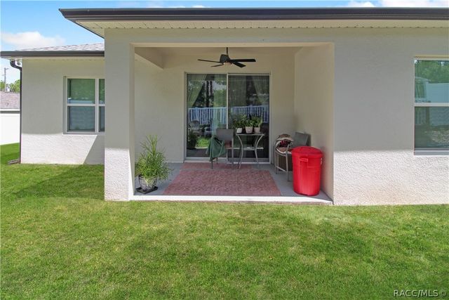 1012 W Geneva Place, Citrus Springs, FL 34434
