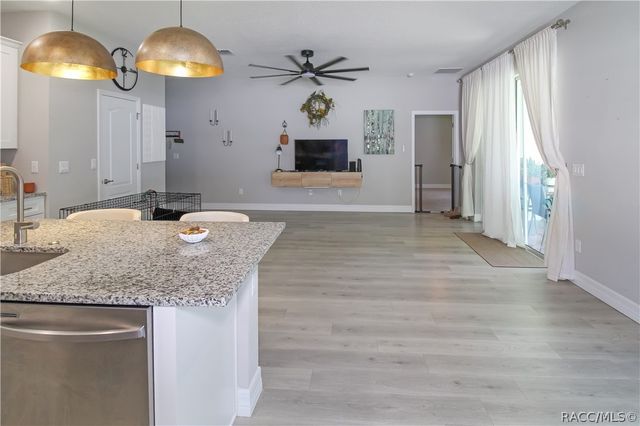 1012 W Geneva Place, Citrus Springs, FL 34434