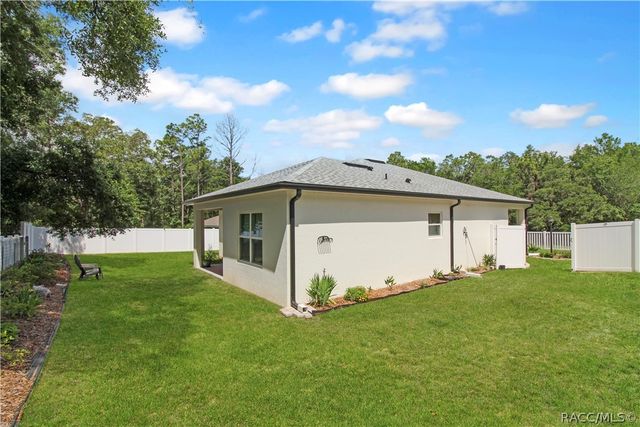 1012 W Geneva Place, Citrus Springs, FL 34434