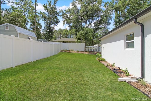 1012 W Geneva Place, Citrus Springs, FL 34434