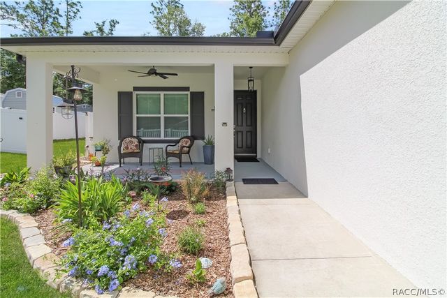 1012 W Geneva Place, Citrus Springs, FL 34434