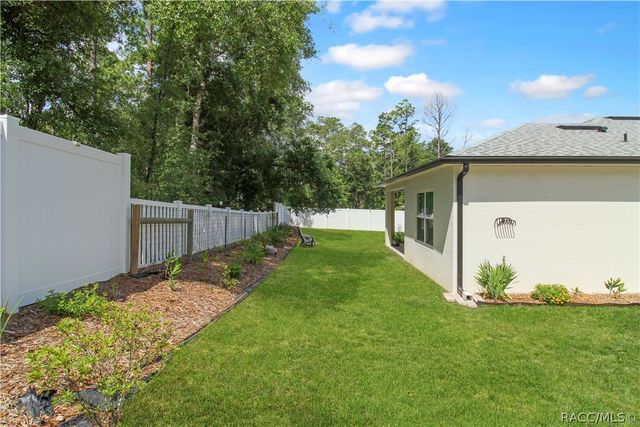 1012 W Geneva Place, Citrus Springs, FL 34434