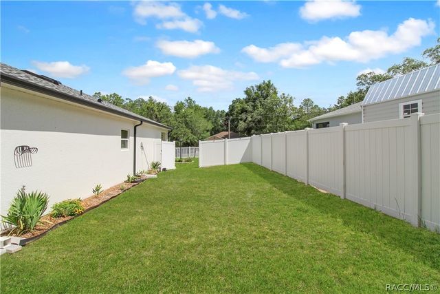 1012 W Geneva Place, Citrus Springs, FL 34434