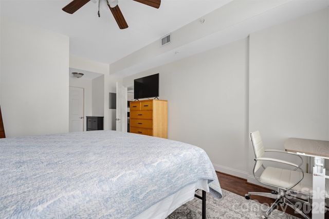 300 W 5th Street 419, Charlotte, NC 28202