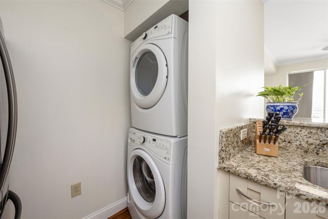 300 W 5th Street 419, Charlotte, NC 28202