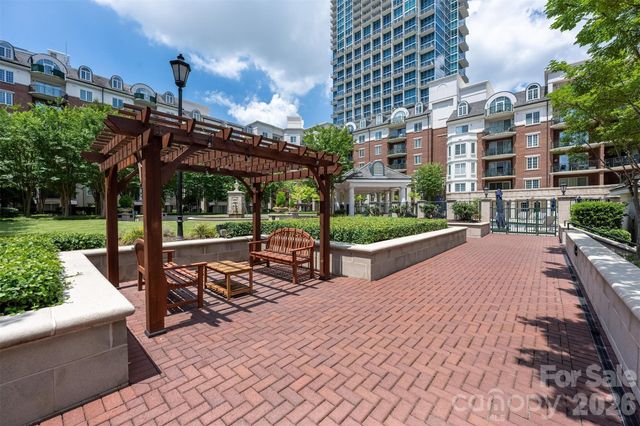 300 W 5th Street 419, Charlotte, NC 28202