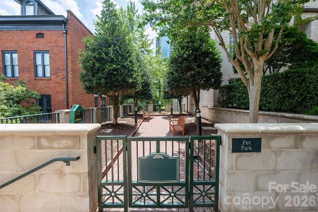 300 W 5th Street 419, Charlotte, NC 28202