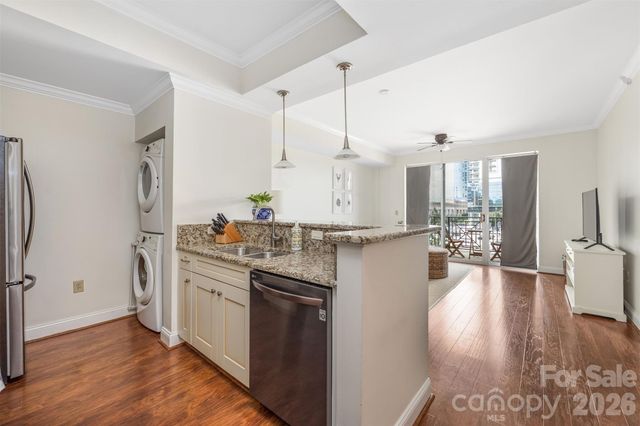 300 W 5th Street 419, Charlotte, NC 28202