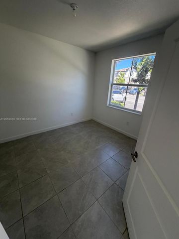 12527 NW 24 AVE 12527, Miami, FL 33167