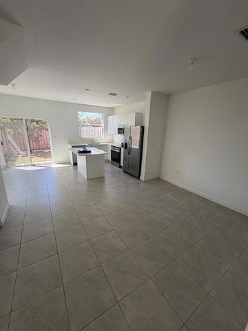 12527 NW 24 AVE 12527, Miami, FL 33167