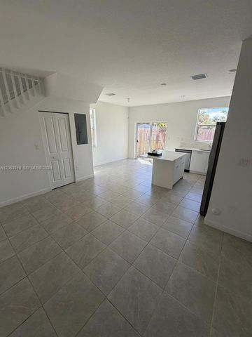 12527 NW 24 AVE 12527, Miami, FL 33167