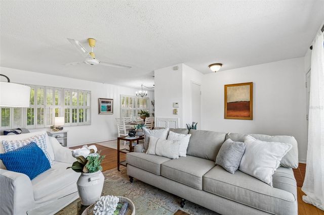 302 DEER PARK AVENUE, Tampa, FL 33617