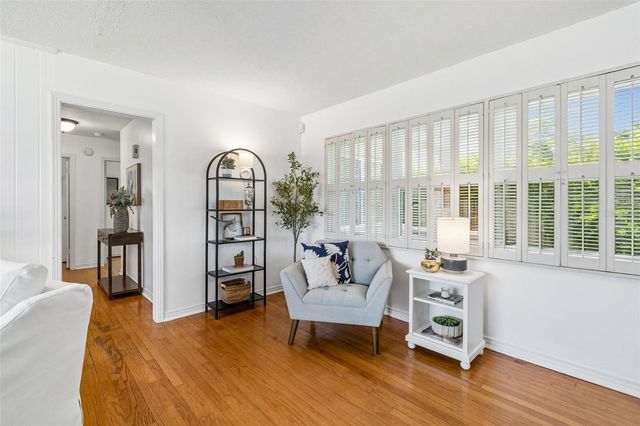 302 DEER PARK AVENUE, Tampa, FL 33617