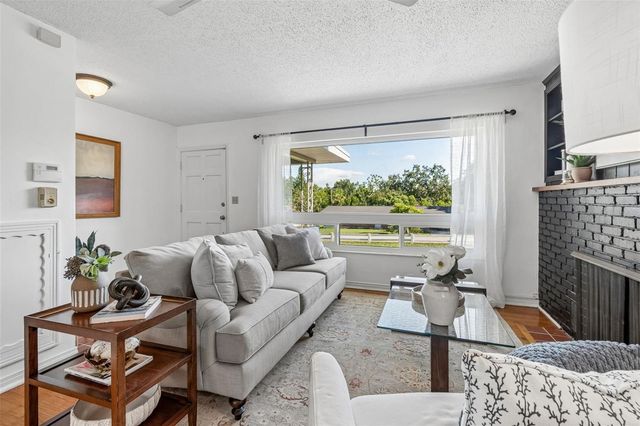 302 DEER PARK AVENUE, Tampa, FL 33617