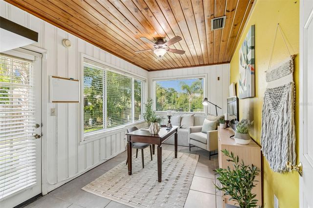 302 DEER PARK AVENUE, Tampa, FL 33617