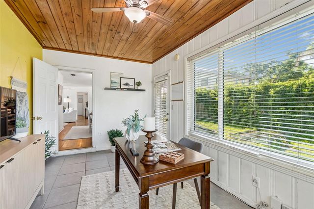 302 DEER PARK AVENUE, Tampa, FL 33617