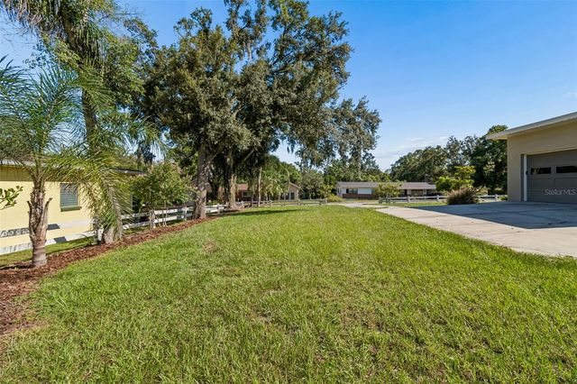 302 DEER PARK AVENUE, Tampa, FL 33617